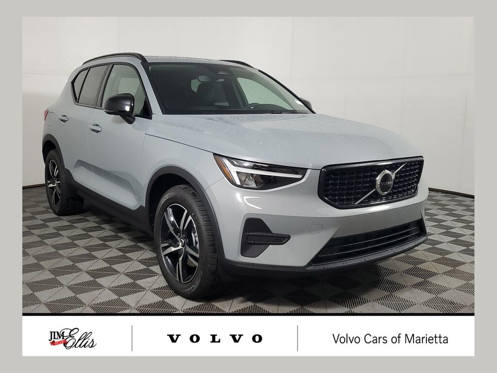 New 2026 Volvo XC40 B5 Core SUV