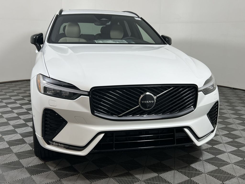 2026 Volvo XC60 B5 Plus photo 2