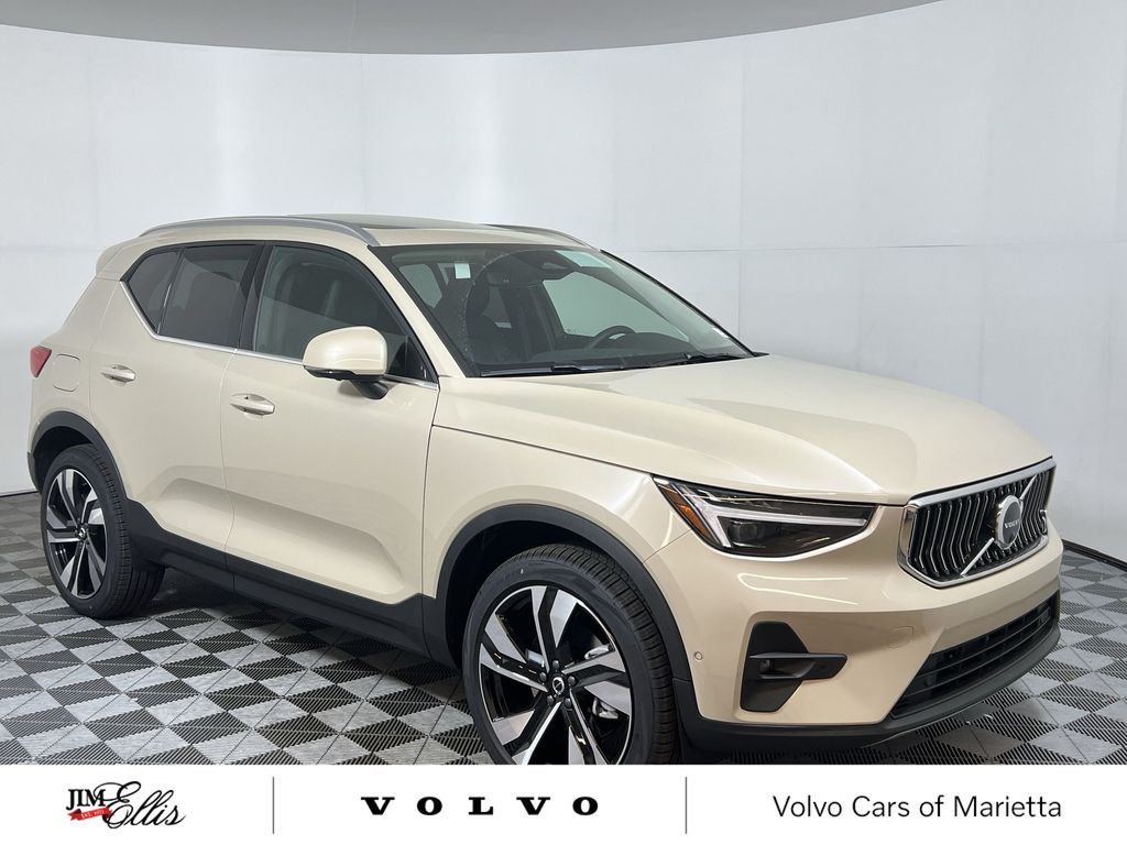 2025 Volvo XC40 Plus photo 2