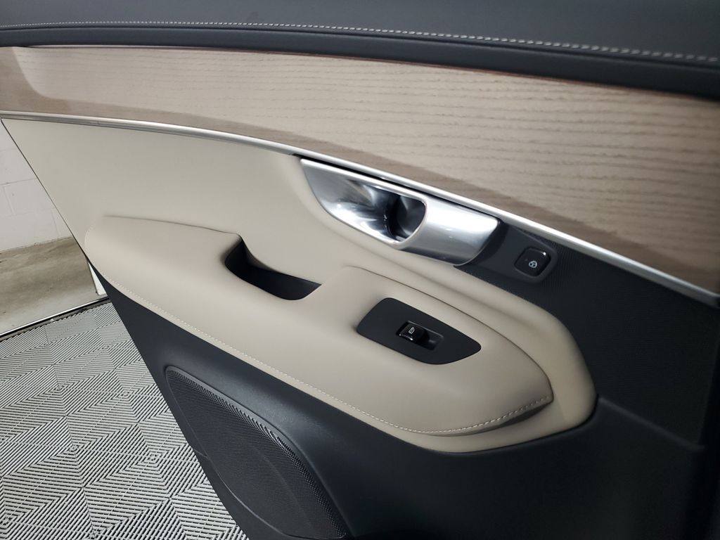 2026 Volvo XC90 Plus - Photo 20