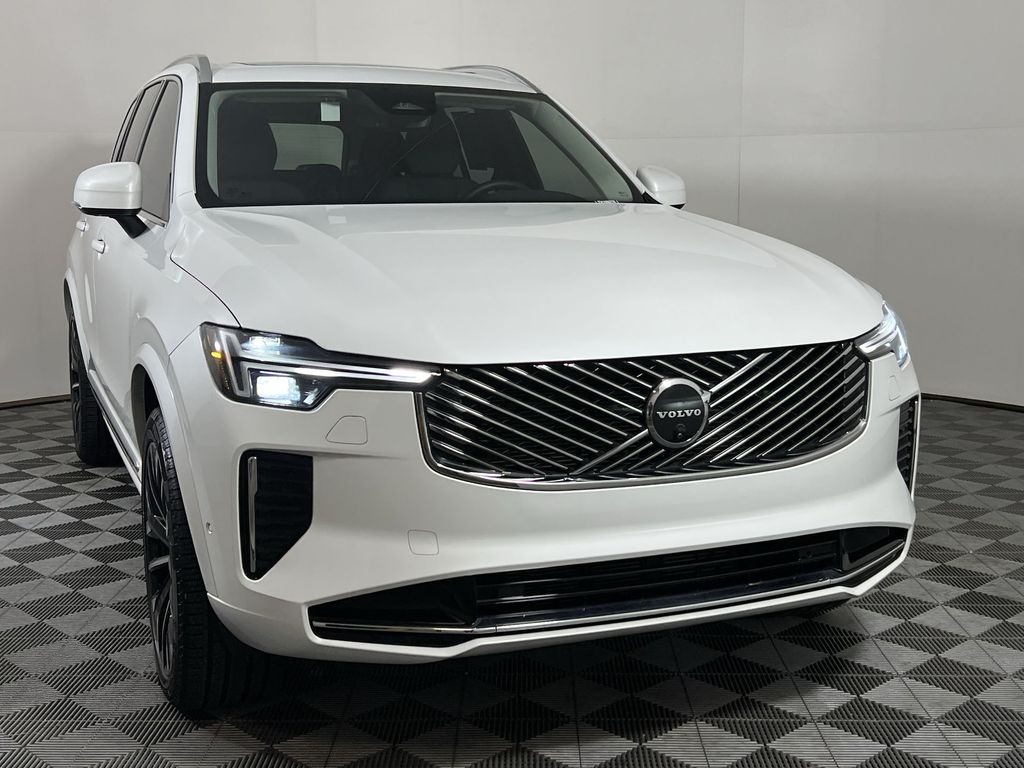 2025 Volvo XC90 B5 Plus photo 3
