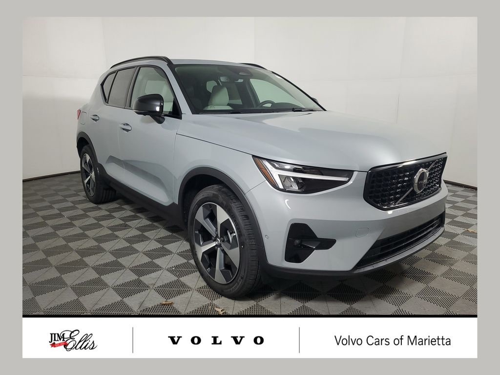 2026 Volvo XC40 B5 Plus Dark AWD's photo