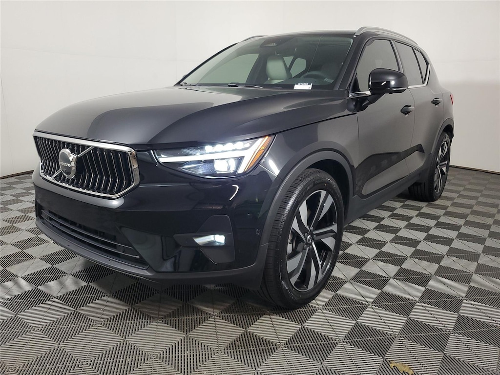 Certified 2023 Volvo XC40 B5 AWD Ultimate Bright SUV