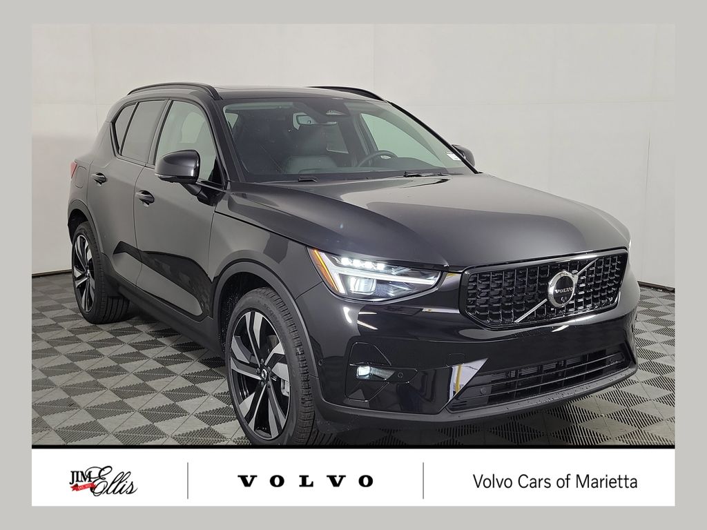 2026 Volvo XC40 B5 Plus Dark AWD's photo