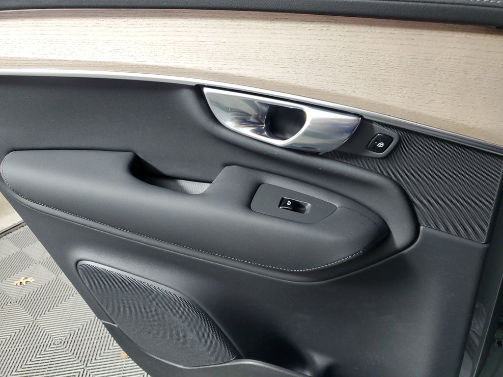 2025 Volvo XC90 Core - Photo 22