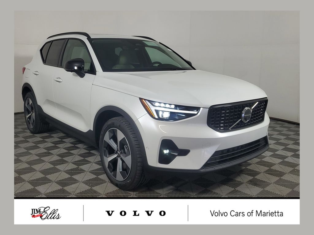 2026 Volvo XC40 B5 Plus Dark AWD's photo
