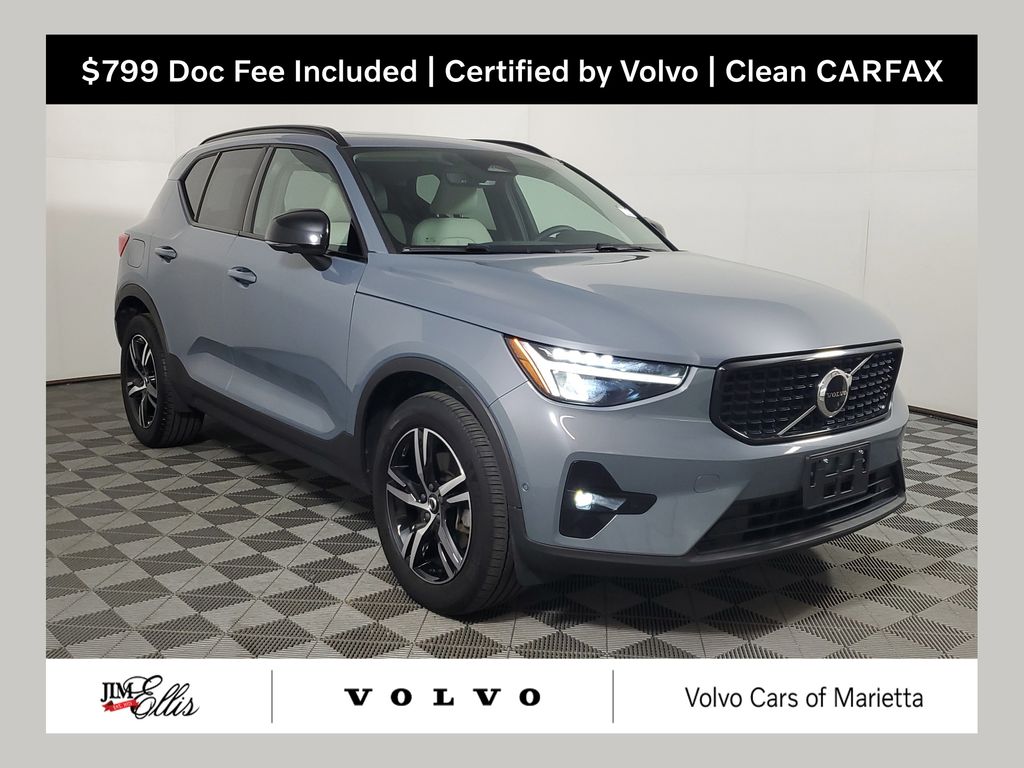 2023 Volvo XC40 B5 Plus Dark AWD's photo