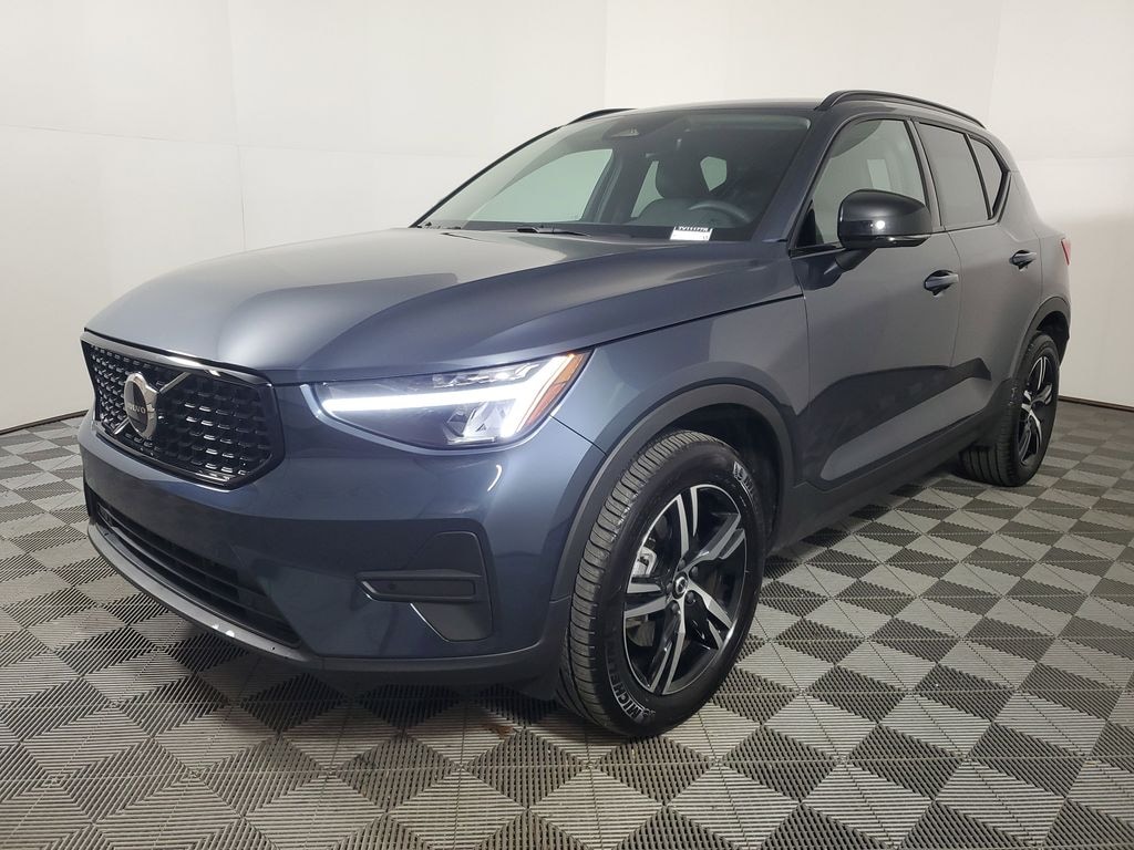 Certified 2026 Volvo XC40 B5 Core SUV