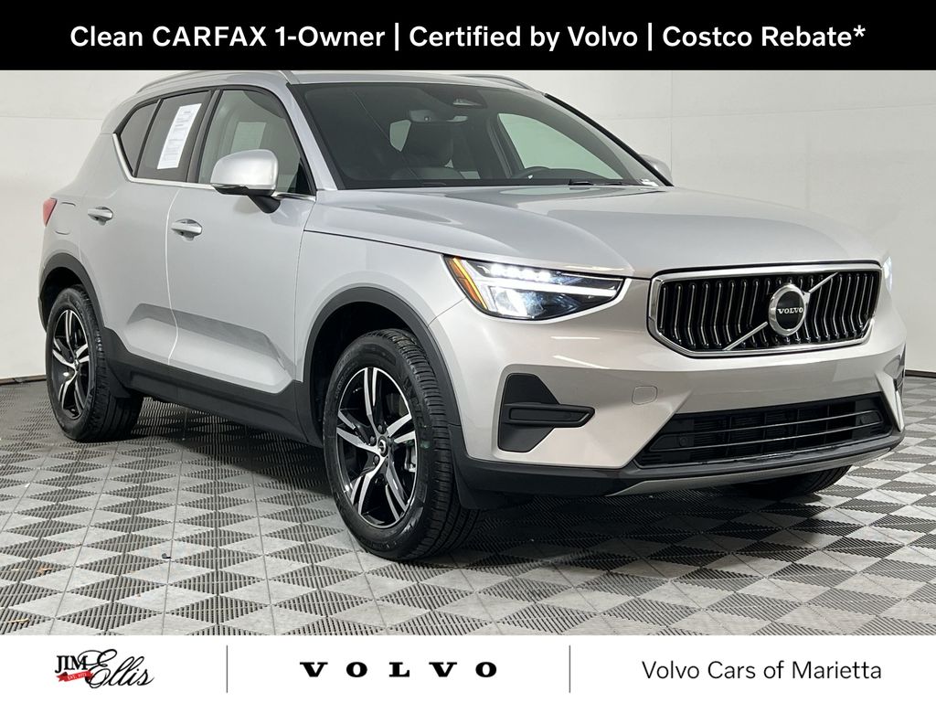 2025 Volvo XC40 B5 Core Bright Theme