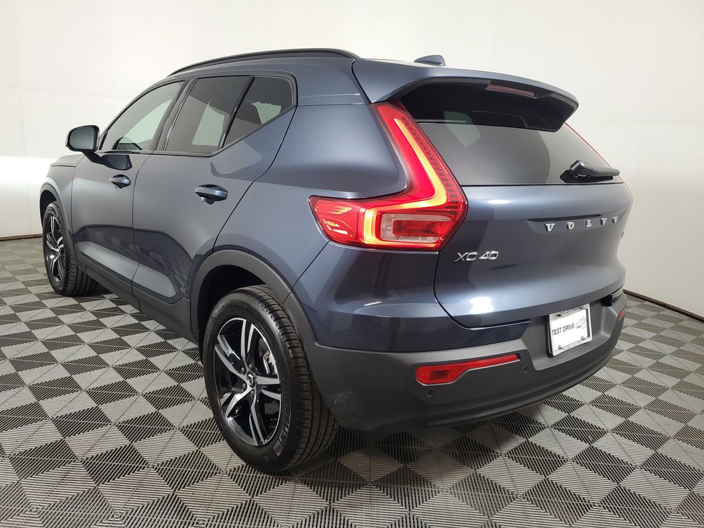 2026 Volvo XC40 Core - Photo 6