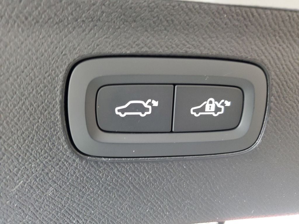 2025 Volvo XC90 Core - Photo 12