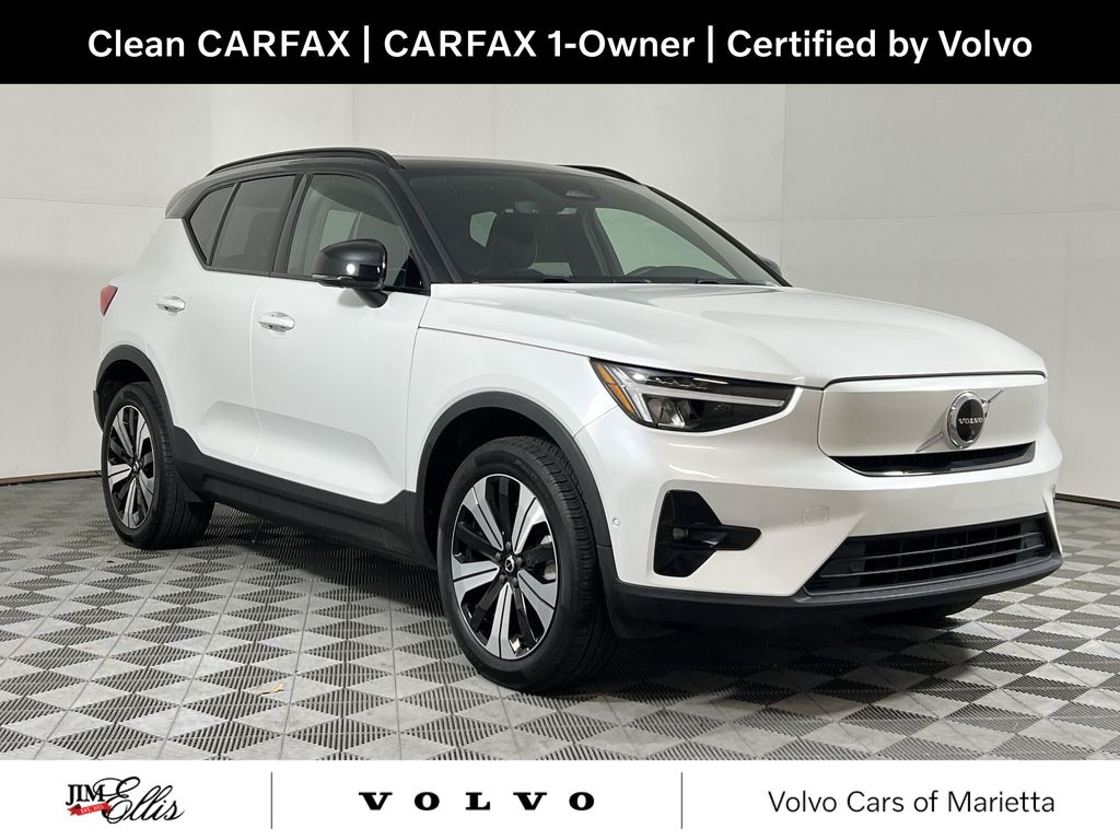 2023 Volvo XC40 Plus's photo