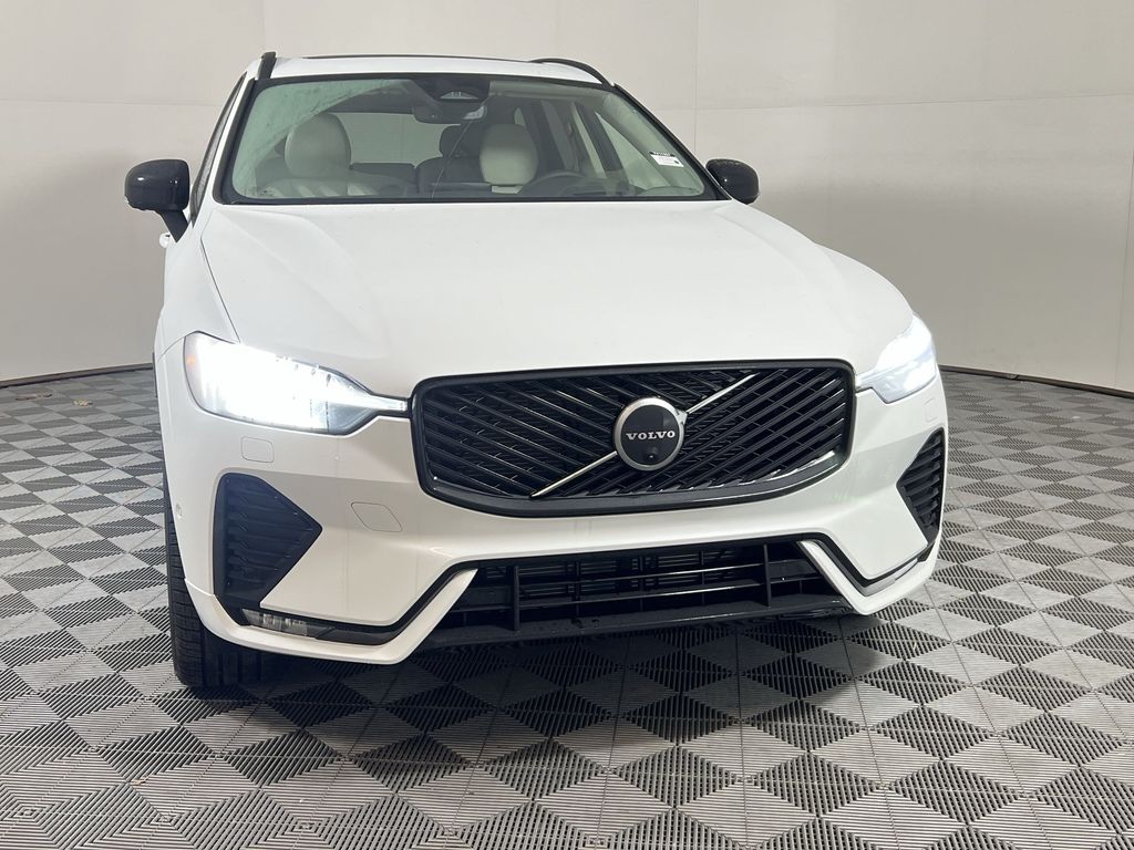 2026 Volvo XC60 B5 photo 3