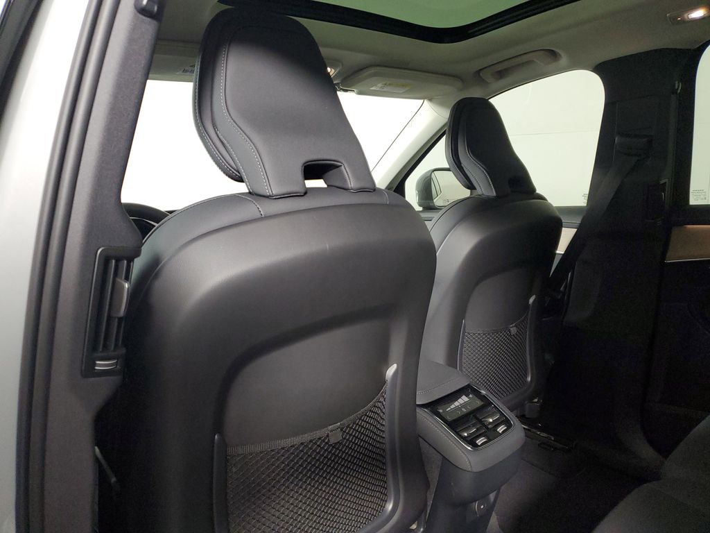 2025 Volvo XC90 Core - Photo 17