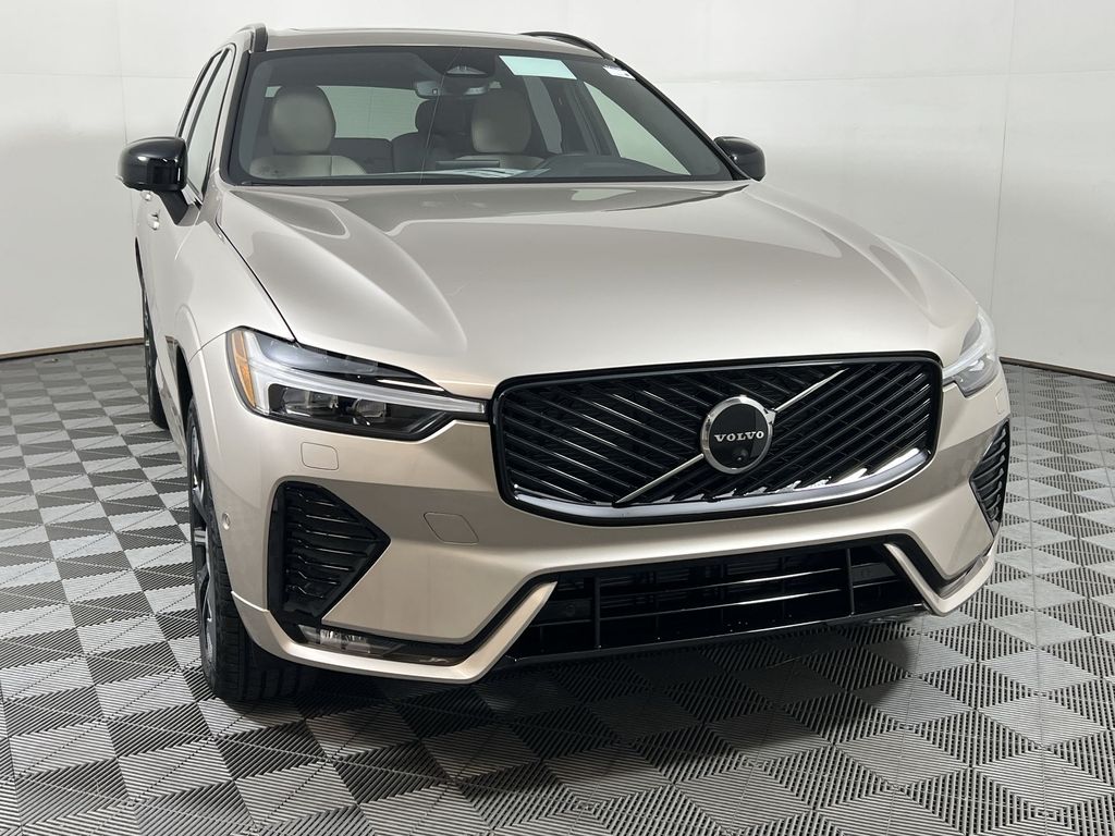 2026 Volvo XC60 B5 Plus photo 2