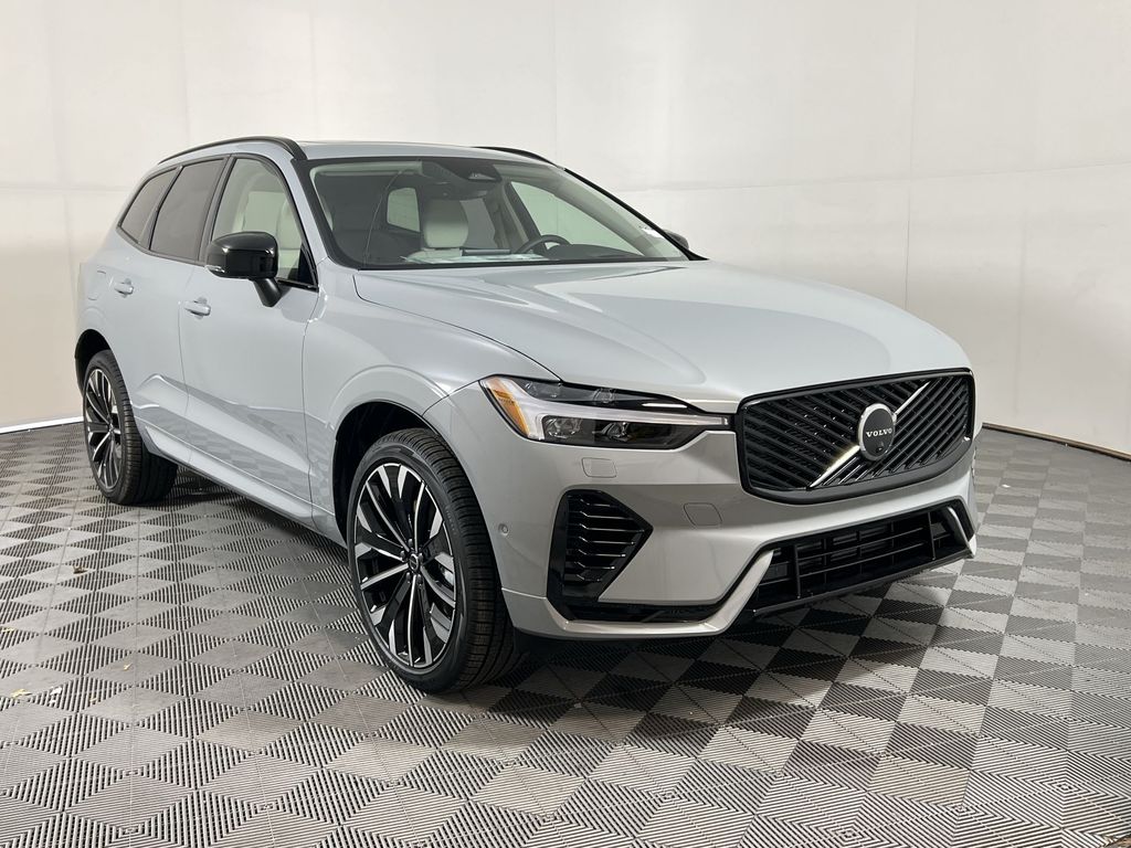 2026 Volvo XC60 Hybrid T8 photo 2