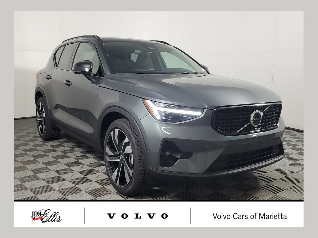 2026 Volvo XC40 B5 Plus Dark AWD's photo