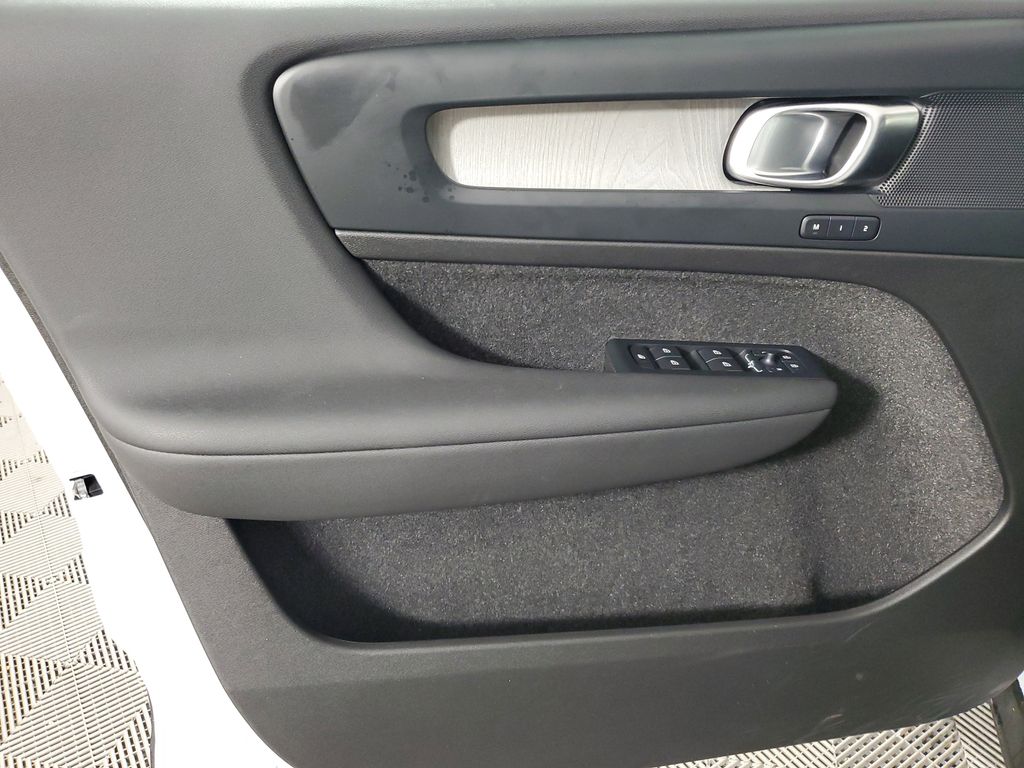 2026 Volvo XC40 Core - Photo 21