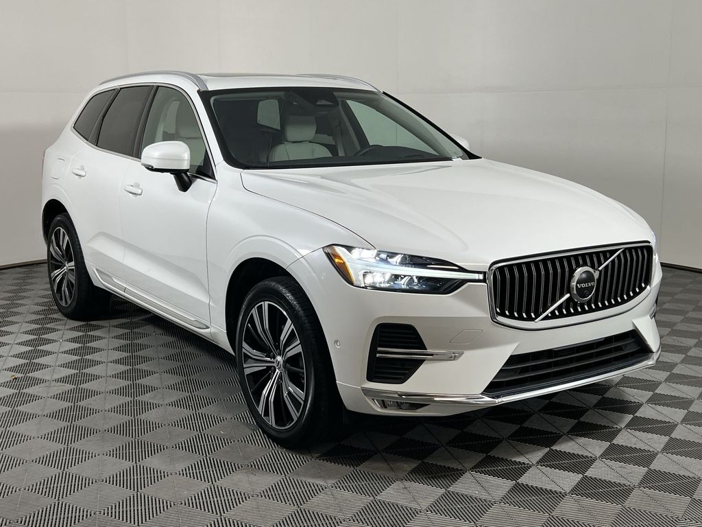 2022 Volvo XC60 B5 Inscription photo 2