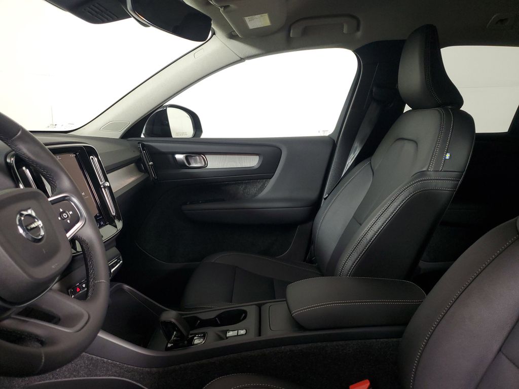 2026 Volvo XC40 Core - Photo 24
