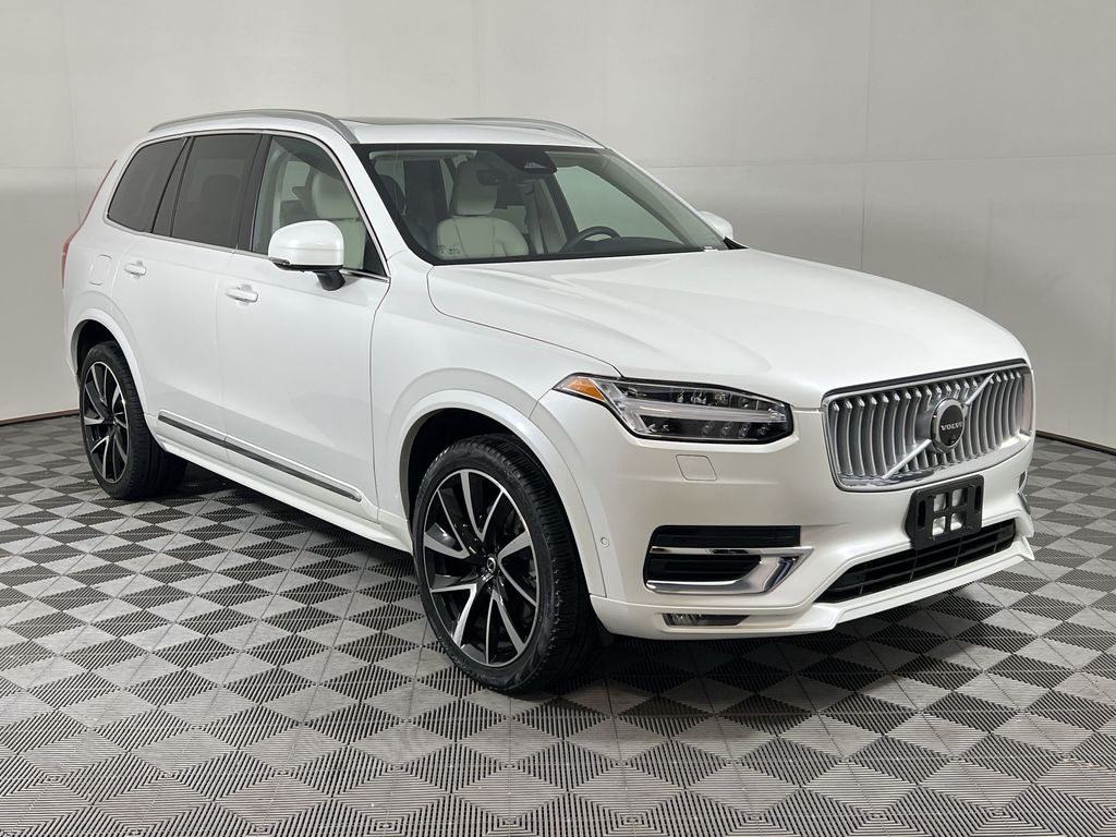 2024 Volvo XC90 Plus photo 2