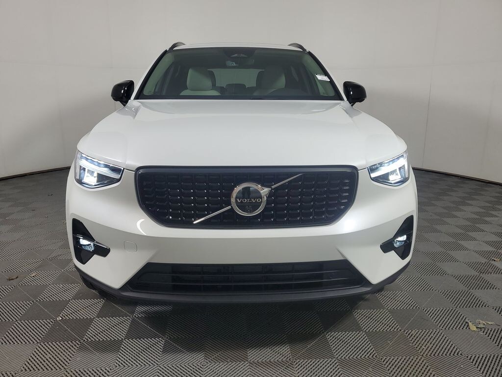 New 2026 Volvo XC40 B5 Plus SUV