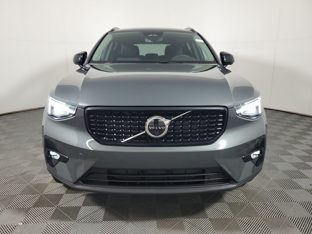 New 2026 Volvo XC40 B4 Plus SUV