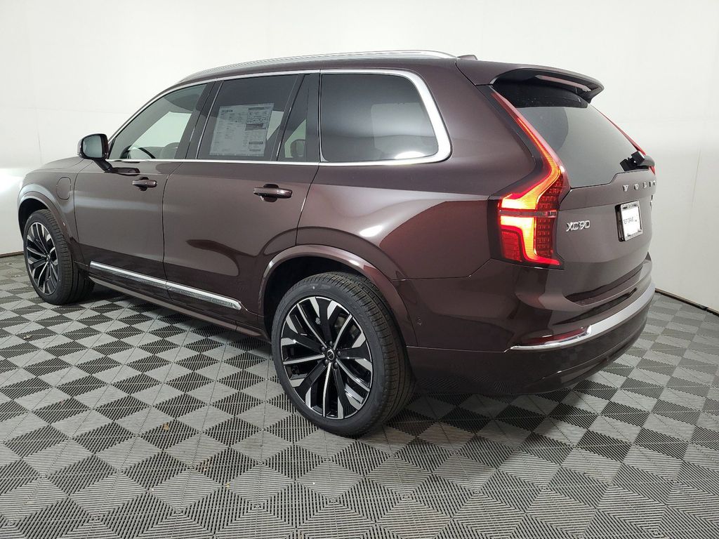 2025 Volvo XC90 T8 photo 4