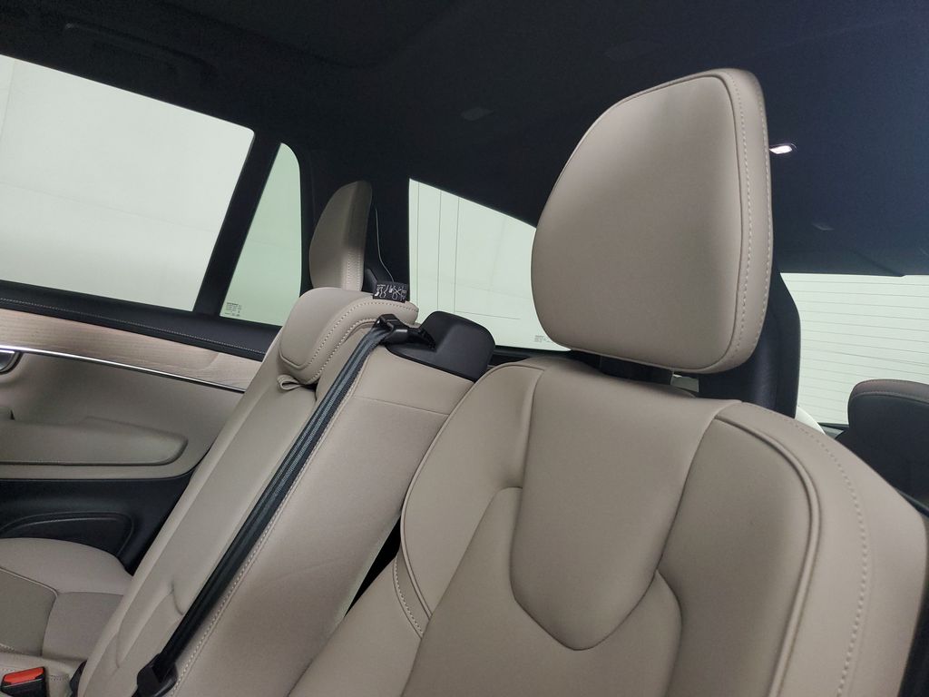 2026 Volvo XC90 Plus - Photo 15
