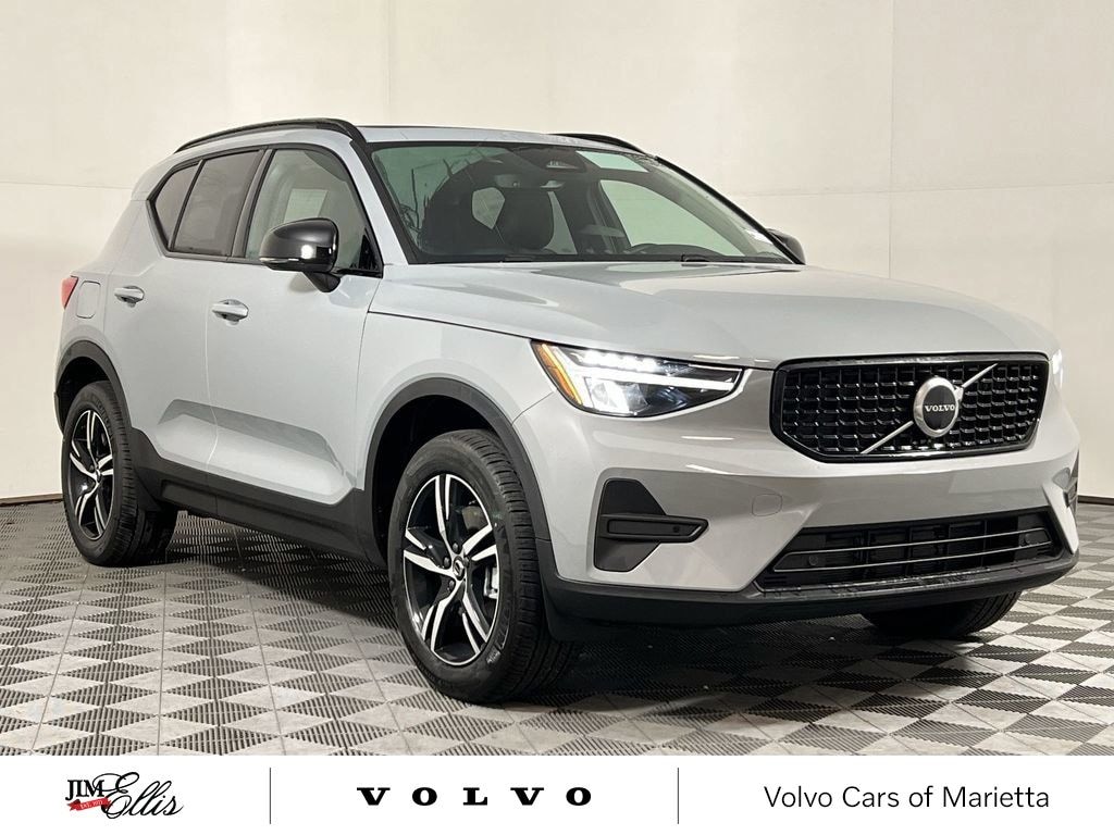 New 2026 Volvo XC40 B4 Core SUV
