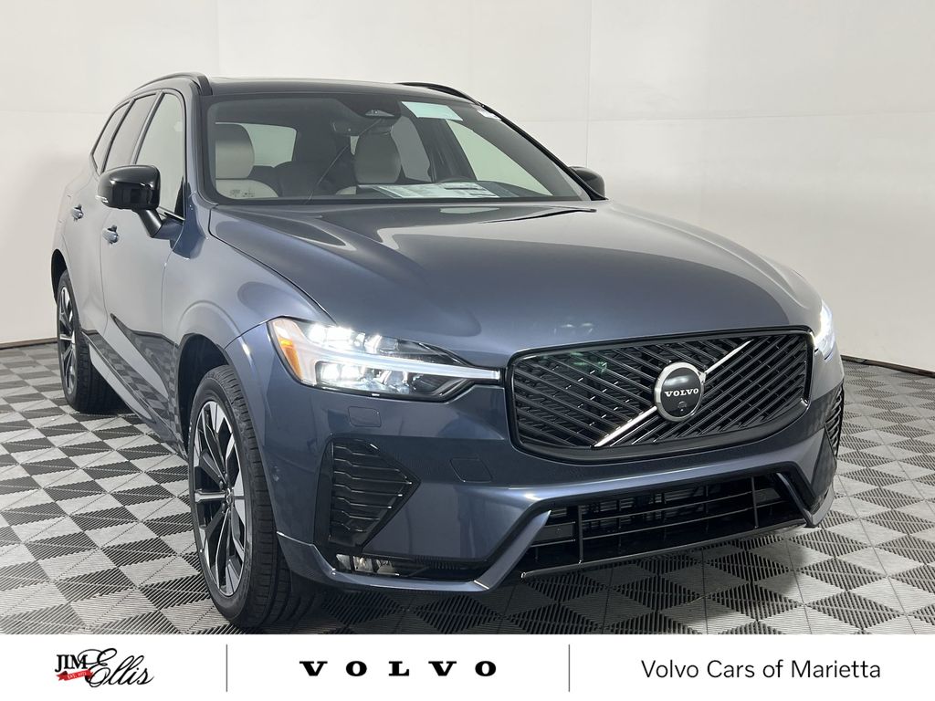 2026 Volvo XC60 B5 Plus photo 3