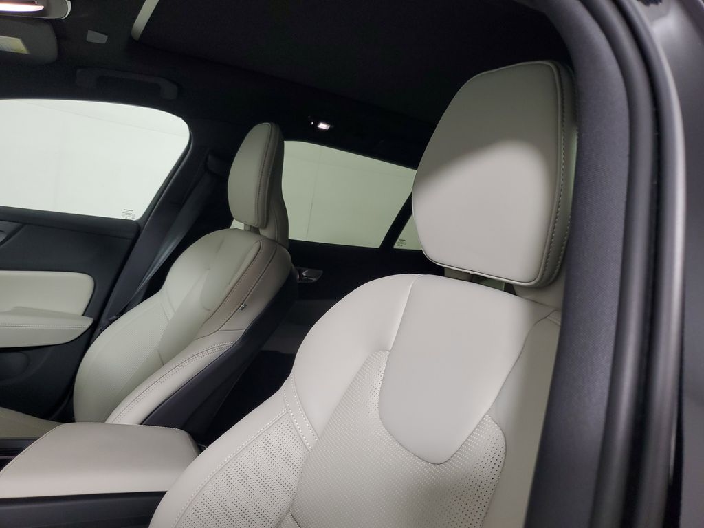 2026 Volvo V60 Cross Country Ultra - Photo 23