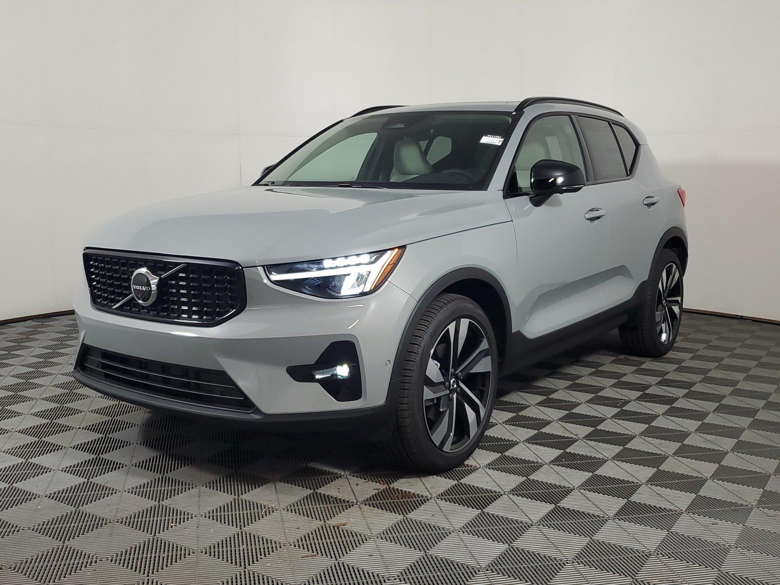 New 2026 Volvo XC40 B5 Plus SUV