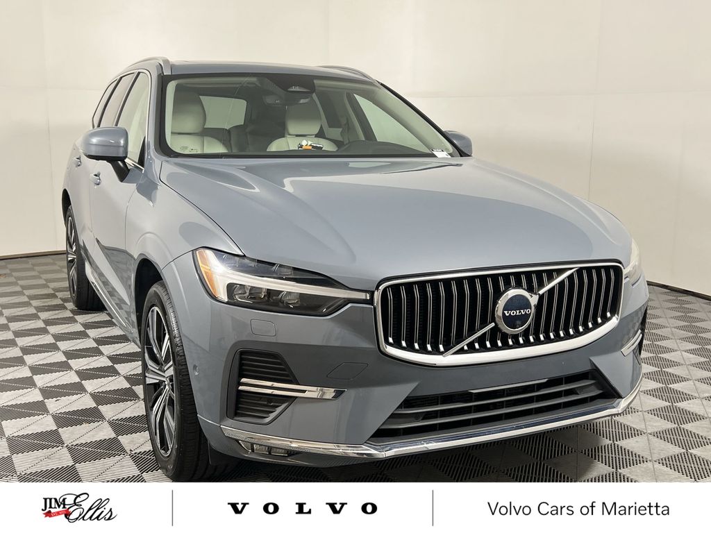 2023 Volvo XC60 B5 Plus photo 2