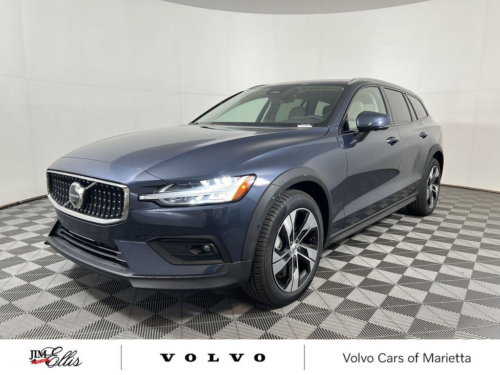 2026 Volvo V60 Cross Country B5 Plus photo 4