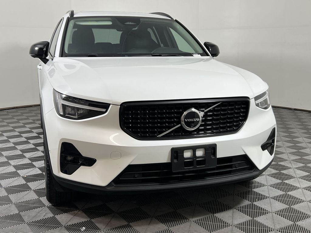 Certified 2025 Volvo XC40 B5 Plus Dark Theme SUV