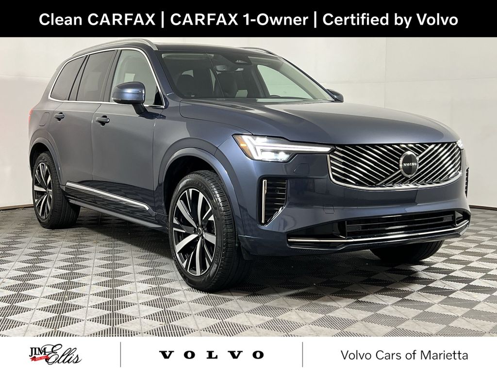 2025 Volvo XC90 Core's photo