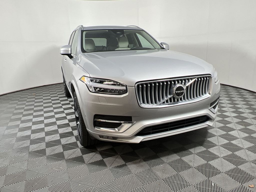 2024 Volvo XC90 Plus photo 3