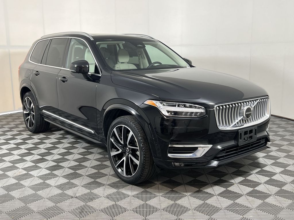 2023 Volvo XC90 B5 AWD Plus photo 2