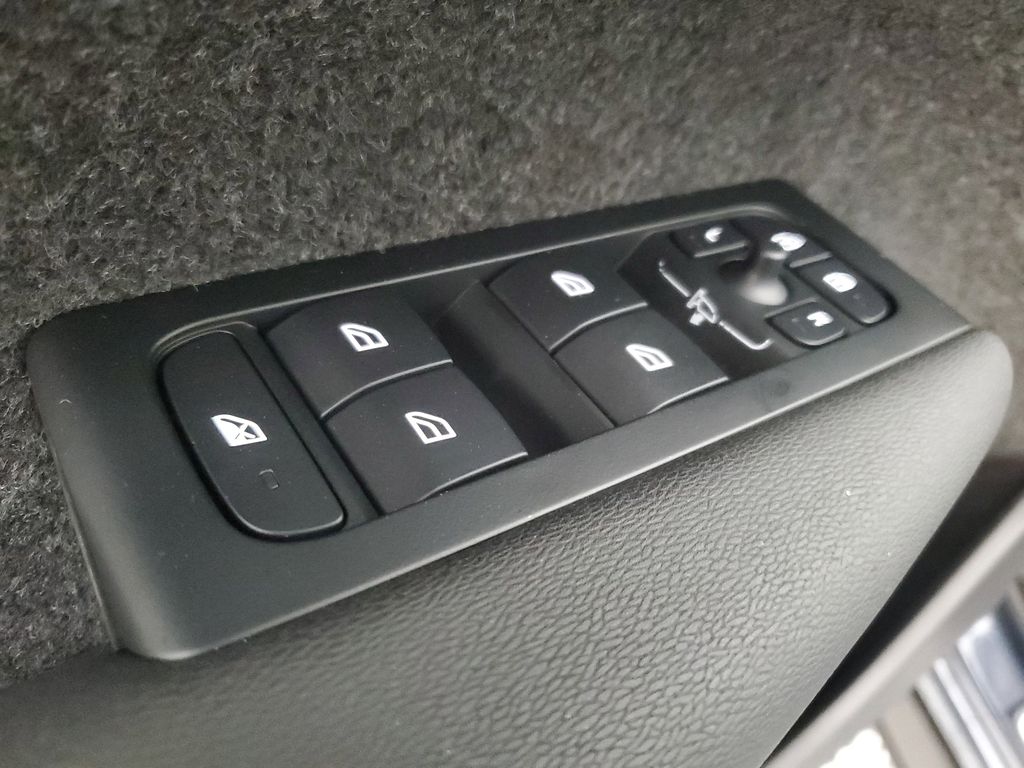 2026 Volvo XC40 Core - Photo 22