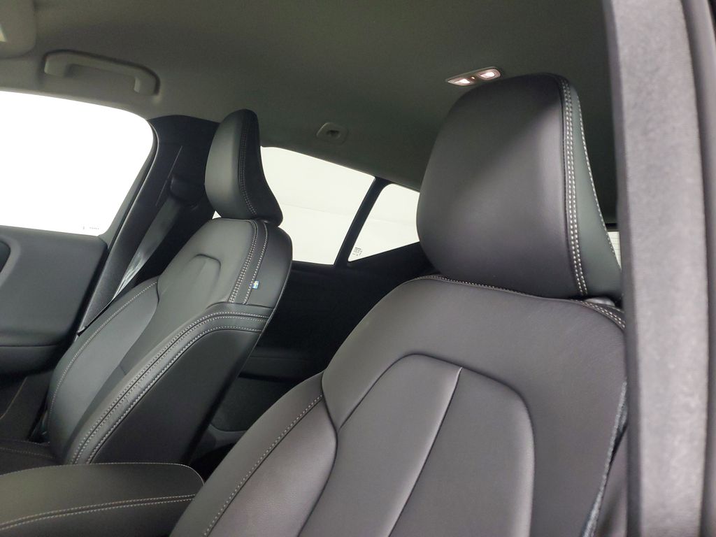 2026 Volvo XC40 Core - Photo 25