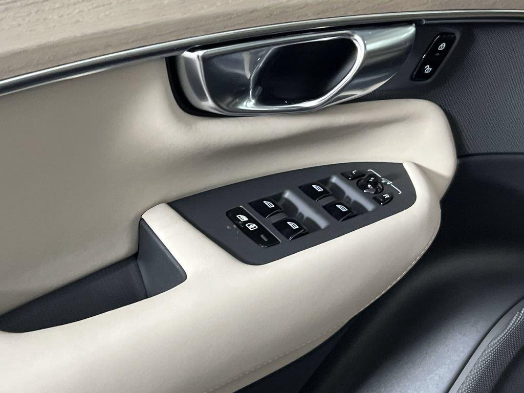 2026 Volvo XC90 Plus - Photo 13