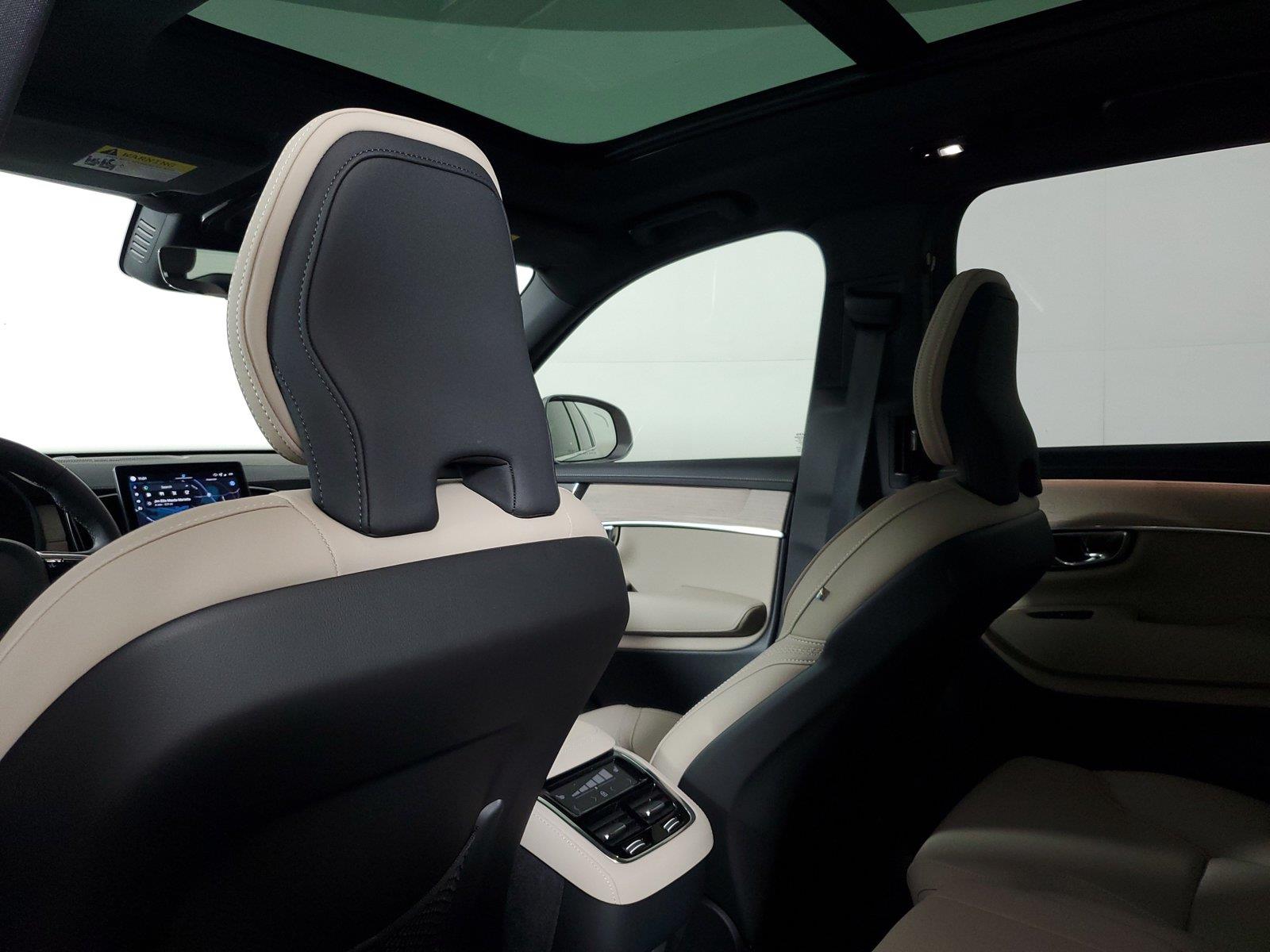 2026 Volvo XC90 Plus - Photo 14