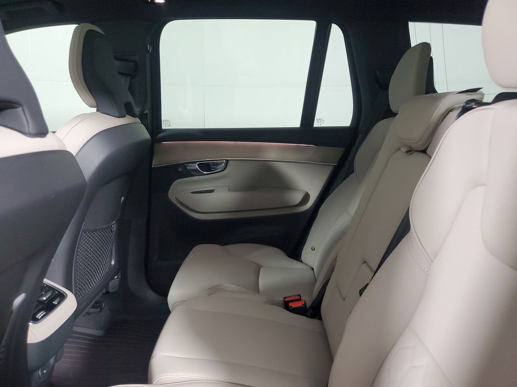 2025 Volvo XC90 Core - Photo 14