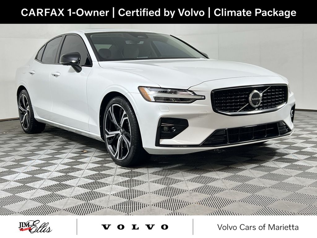2024 Volvo S60 Plus's photo