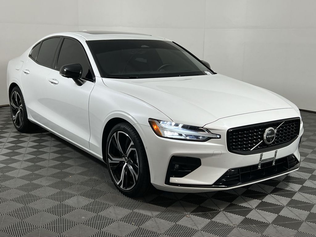 2024 Volvo S60 B5 Ultimate photo 2
