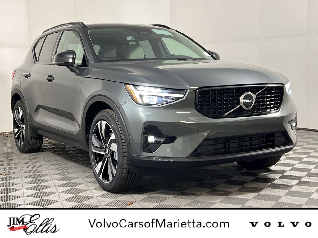 2026 Volvo XC40 Plus's photo