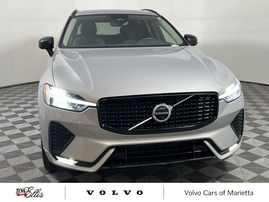 2023 Volvo XC60 B5 Plus photo 3
