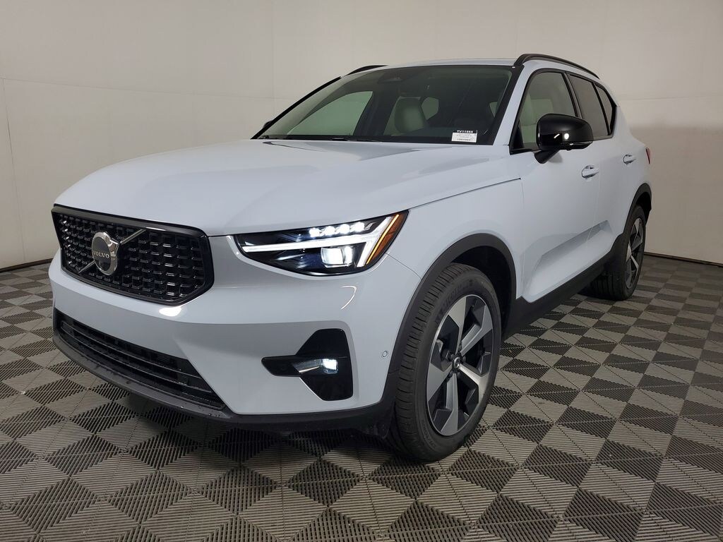 New 2026 Volvo XC40 B5 Plus SUV