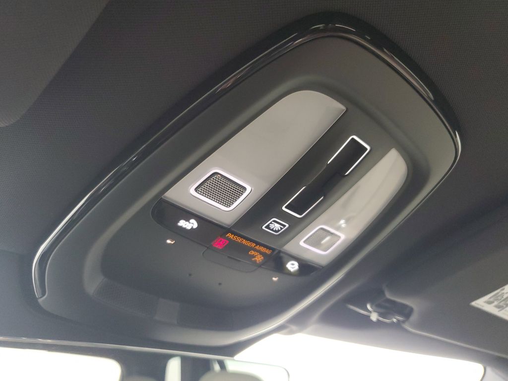 2025 Volvo XC90 Core - Photo 36